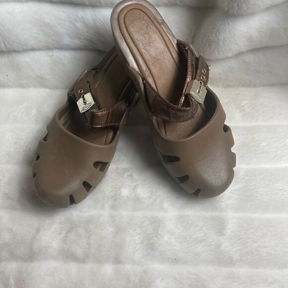 Dr Scholl’s nurse’s clogs tan with bronze strap size 10 - Picture 2 of 12